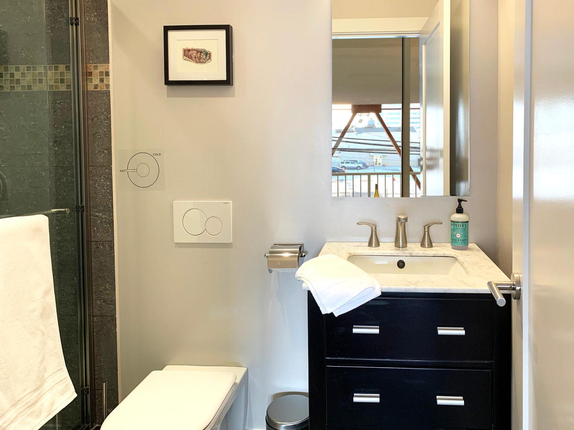 Loft With Private Patio In Art Tower * Philadelphia